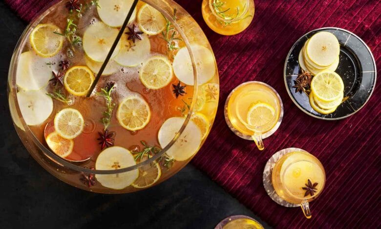 Autumn punch cocktail perfect for entertaining large groups 1